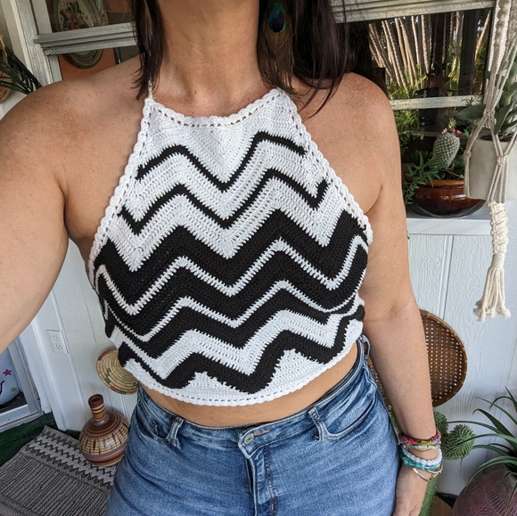 🦋 3 for $20!!!H&M X Coachella Medium Black & White Halter Top Crochet Hippie - Picture 1 of 13